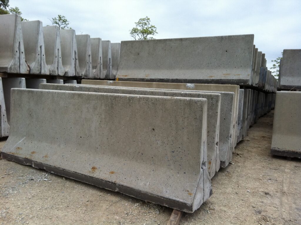 Pesan Beton Road Barrier Precast SNI Indonesia - Pesan Beton Pembatas Jalan Pracetak Indonesia